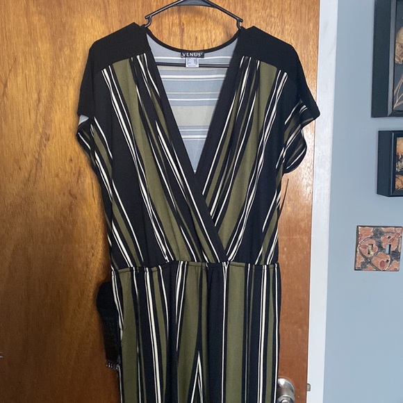 Brand new Venus jumpsuit with belt - Picture 2 of 4